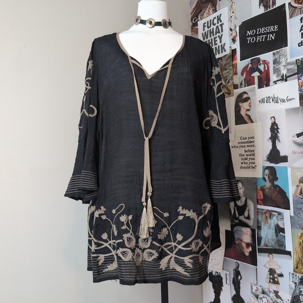 Embroidered Bell Vintage Sleeve Tunic Top